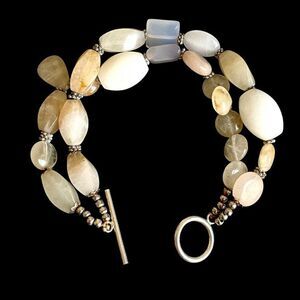 RR# Beautiful Polished Quartz w/ Silver Clasp Bracelet